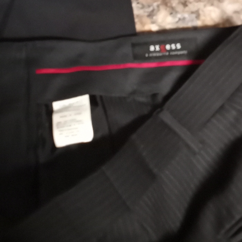 Suits - Picture 7 of 16